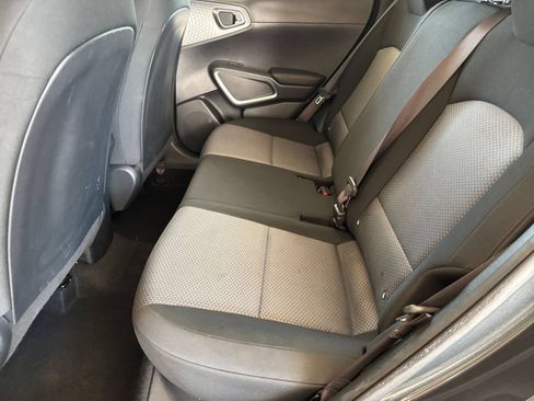 Used 2025 Kia Soul LX w/ LX Technology Package FWD image 22