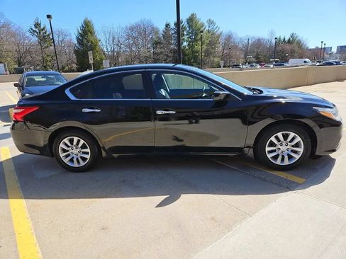 Used 2017 Nissan Altima 2.5 S w/ Power Driver Seat Package FWD image 4