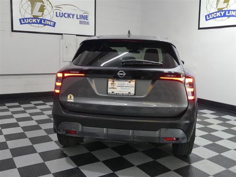 Used 2025 Nissan Kicks SV AWD/4WD image 8