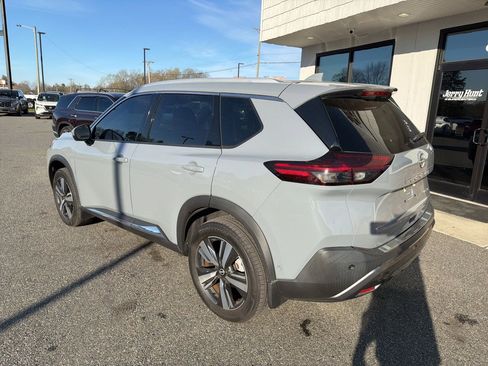 Used 2023 Nissan Rogue SL w/ SL Premium Package image 6