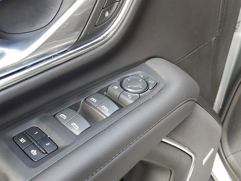 Used 2024 Chevrolet Suburban Z71 w/ Luxury Package image 41