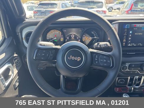 Used 2024 Jeep Wrangler Unlimited AWD/4WD image 23