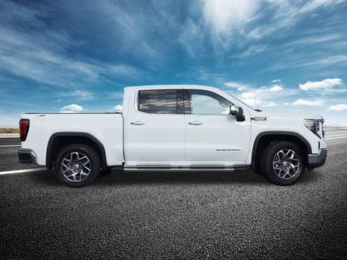 Used 2023 GMC Sierra 1500 SLT w/ SLT Premium Package image 21