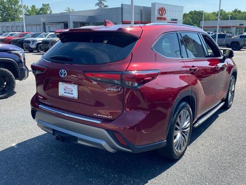 Used 2021 Toyota Highlander Platinum FWD image 17