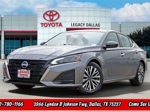 Used 2024 Nissan Altima 2.5 SV FWD image 1