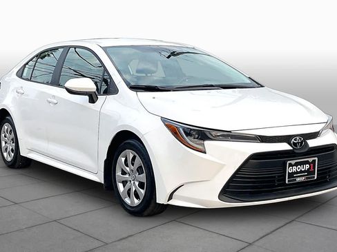 Used 2026 Toyota Corolla LE FWD image 3