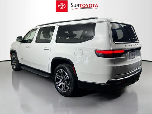 Used 2024 Jeep Wagoneer L Series II RWD image 6