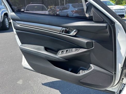 Used 2018 Honda Accord Sport image 27
