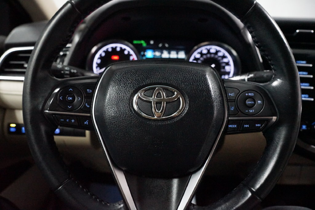 Certified 2018 Toyota Camry XLE FWD image 12