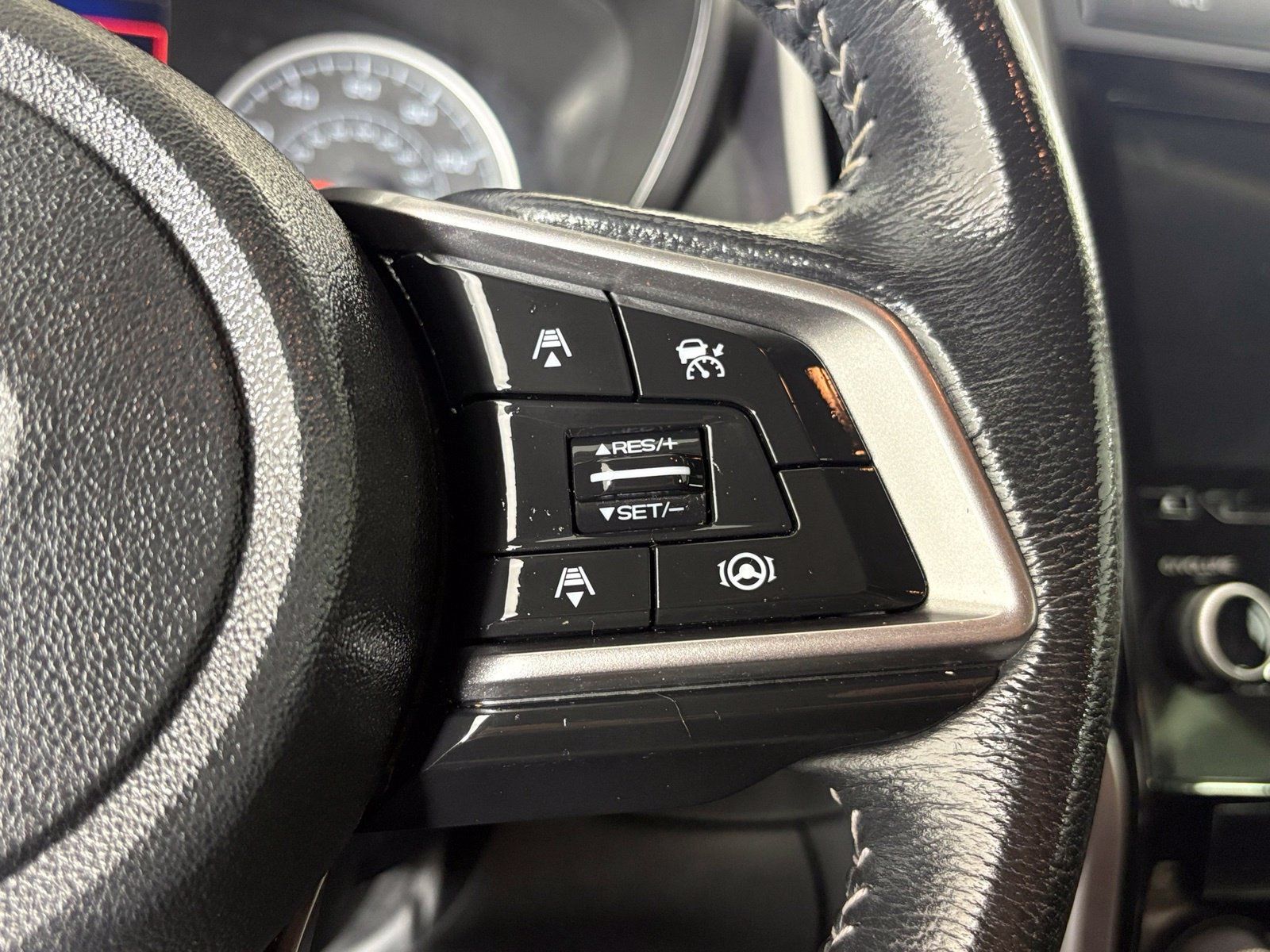 Used 2021 Subaru Ascent Premium w/ Convenience Package AWD/4WD image 9
