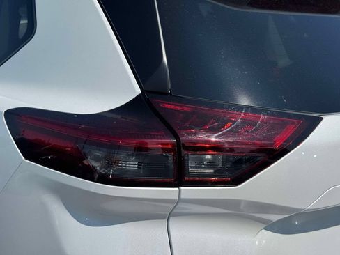 Certified 2026 Nissan Rogue SV AWD/4WD image 10