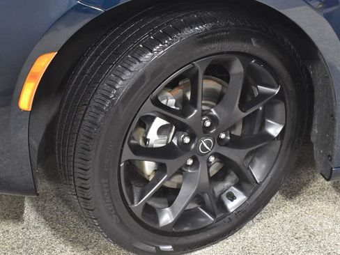 Certified 2025 Chrysler Pacifica Limited image 11