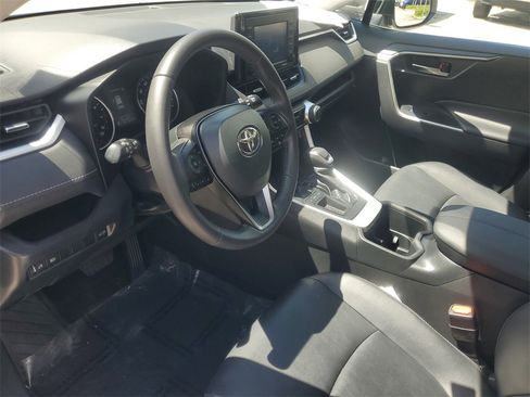 Used 2022 Toyota RAV4 XLE Premium image 18