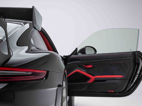 Used 2018 Porsche 911 GT2 RS image 33