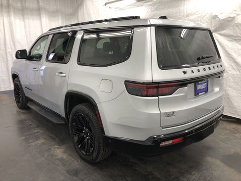 Used 2024 Jeep Wagoneer Series II w/ Convenience Group I image 5