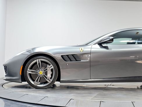 Used 2017 Ferrari GTC4Lusso AWD/4WD image 65