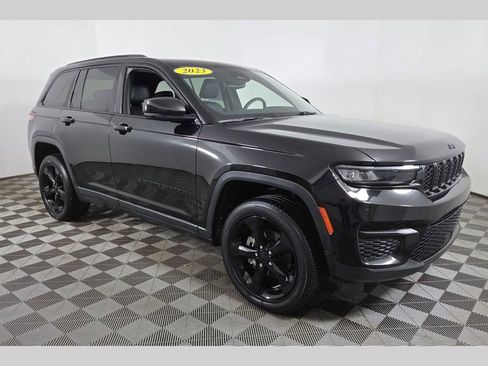 Used 2023 Jeep Grand Cherokee Altitude image 1