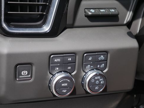 Used 2025 GMC Sierra 2500 Denali Ultimate w/ Max Trailering Package AWD/4WD image 6