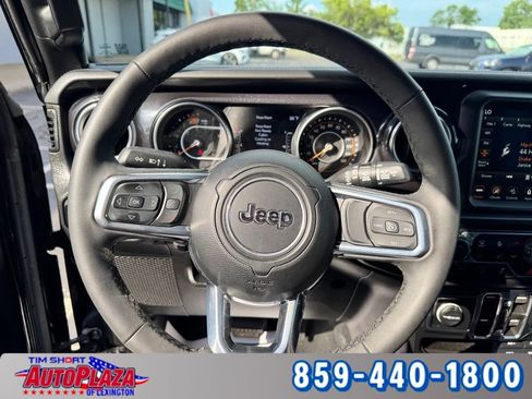 Used 2023 Jeep Wrangler Unlimited Sahara AWD/4WD image 16