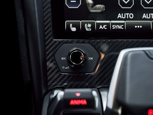 Used 2024 Lamborghini Urus Performante image 74