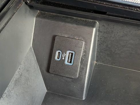 Used 2023 Ford F150 Lariat AWD/4WD image 18