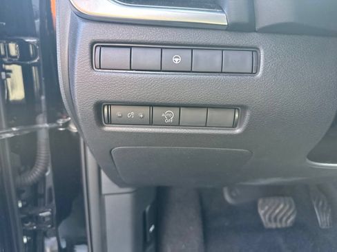 Used 2023 Nissan Rogue SV AWD/4WD image 14