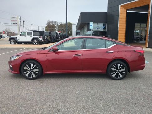 Used 2021 Nissan Altima 2.5 SV w/ SV Premium Package image 7