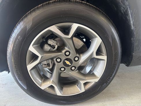 Used 2025 Chevrolet Trax LT w/ LT Convenience Package FWD image 35