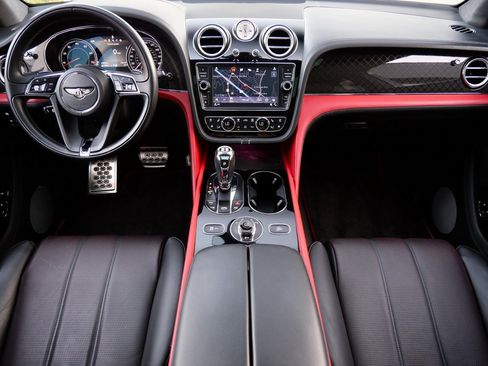 Used 2020 Bentley Bentayga image 4
