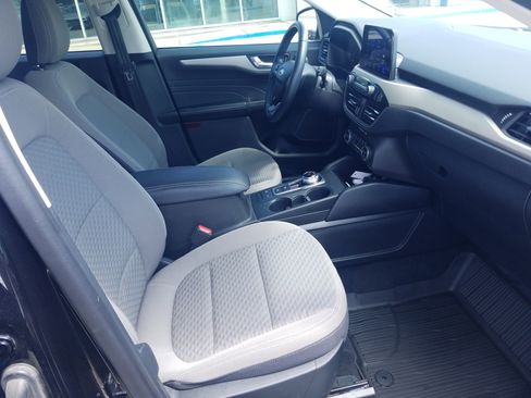Used 2021 Ford Escape SE w/ SE Sport Appearance Package FWD image 17