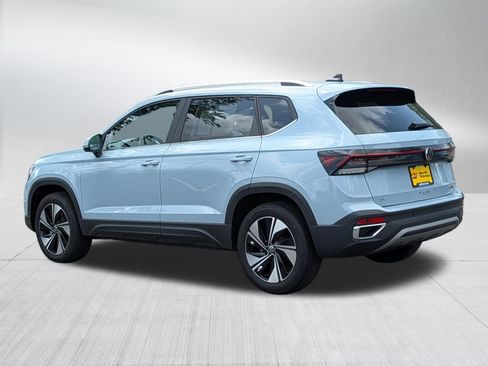 Certified 2025 Volkswagen Taos SE w/ Panoramic Sunroof Package AWD/4WD image 5