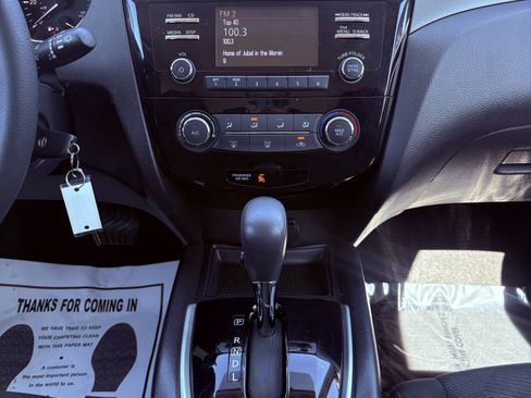 Used 2014 Nissan Rogue S image 19