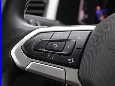 Used 2022 Volkswagen Atlas Cross Sport SE w/ Panoramic Sunroof Package image 32