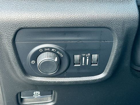 Used 2023 Jeep Grand Cherokee L Laredo image 11