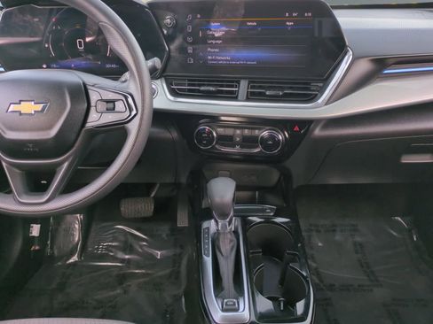 Used 2024 Chevrolet Trax LT image 11