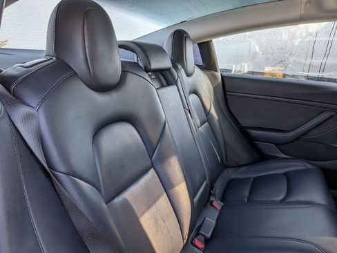 Used 2022 Tesla Model 3 Standard Range image 33