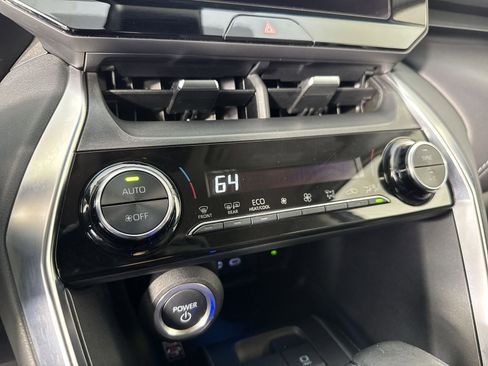 Used 2024 Toyota Venza LE image 9