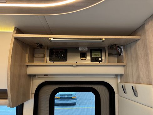 Used 2020 Mercedes-Benz Sprinter 3500 image 47