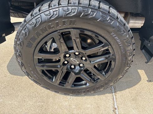 Used 2023 Chevrolet Silverado 1500 Custom Trail Boss AWD/4WD image 8