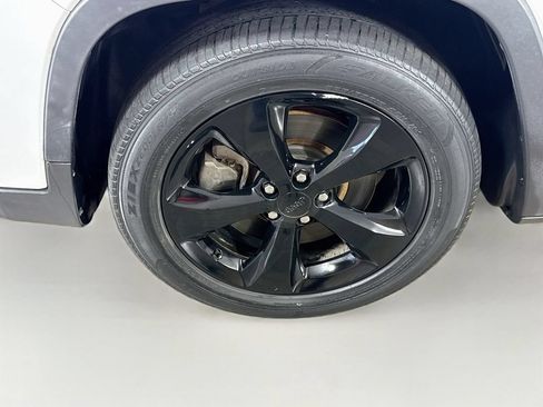 Used 2020 Jeep Cherokee Latitude Plus FWD image 38