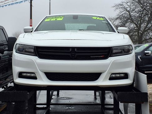 Used 2017 Dodge Charger SXT image 19