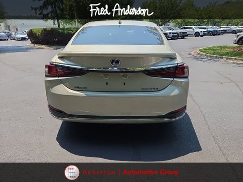 Used 2022 Lexus ES 300h Ultra Luxury w/ Accessory Package 2 FWD image 5