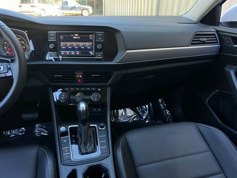 Used 2021 Volkswagen Jetta SE image 14