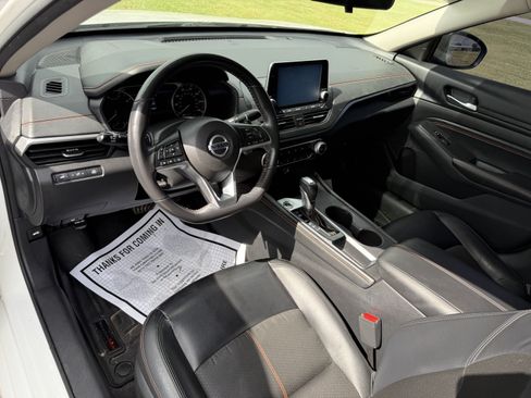 Used 2022 Nissan Altima 2.5 SR w/ Midnight Edition Package FWD image 6