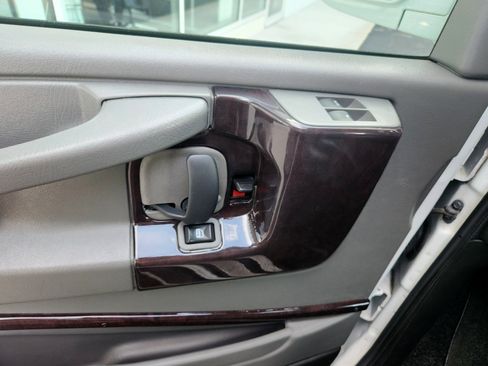 Used 2015 Chevrolet Express 2500 RWD image 24