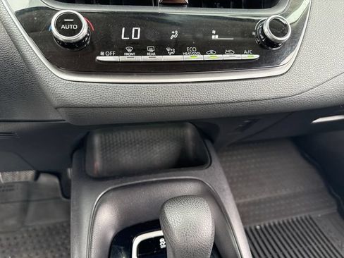Used 2022 Toyota Corolla LE FWD image 18