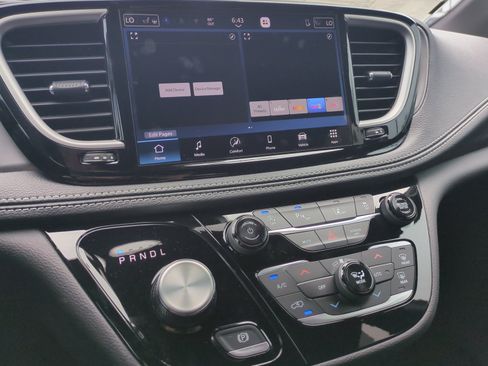 New 2026 Chrysler Pacifica Select FWD image 12