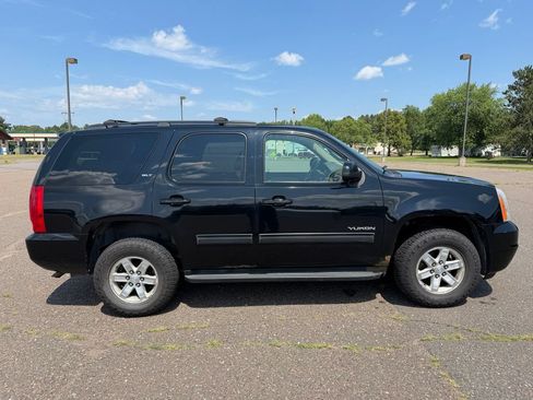 Used 2012 GMC Yukon SLT w/ SLT-2 Equipment Package AWD/4WD image 2
