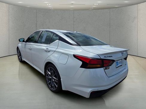 Used 2024 Nissan Altima 2.0 SR FWD image 3