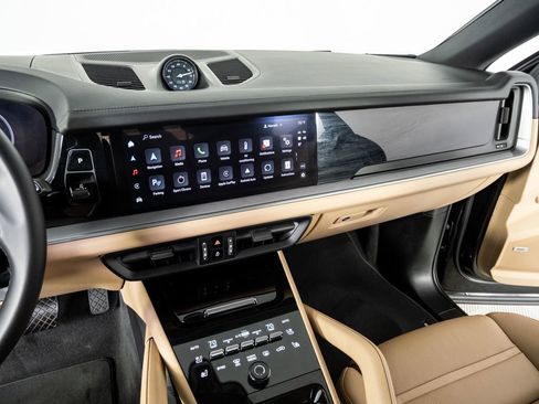 Certified 2024 Porsche Cayenne Coupe image 13